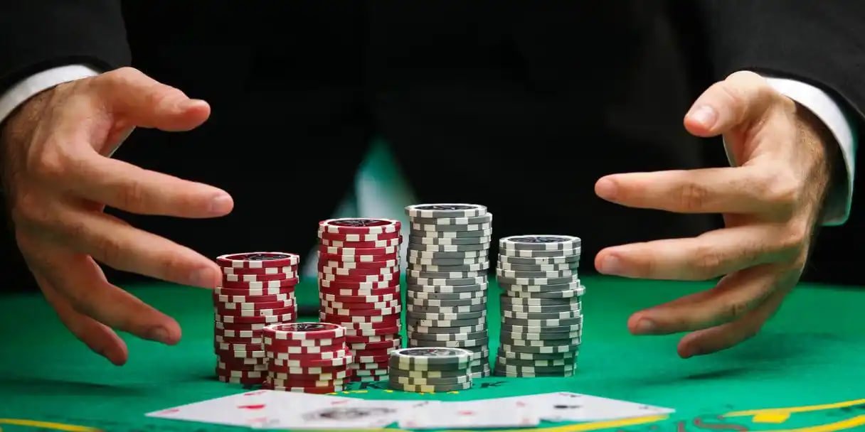 Tampilan antarmuka aplikasi mobile pttogel dengan menu utama dan opsi permainan